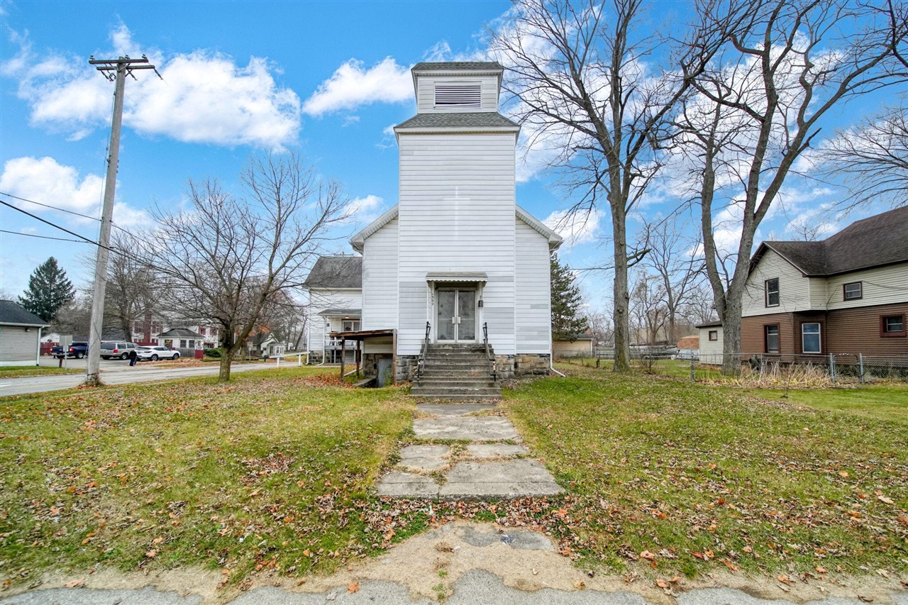 1302 Cooper Street, Jackson, MI, 49202-2355