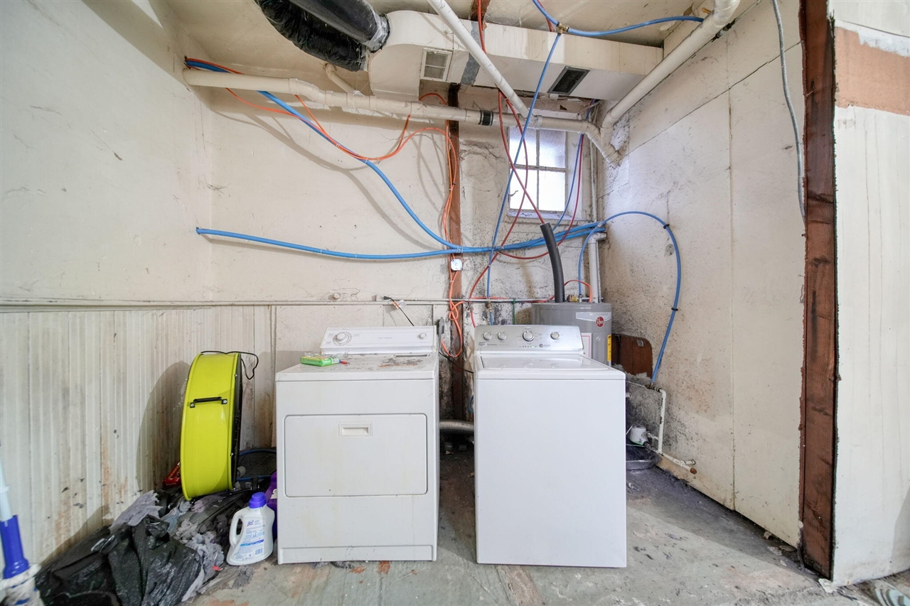 1302 Cooper Street, Jackson, MI, 49202-2355