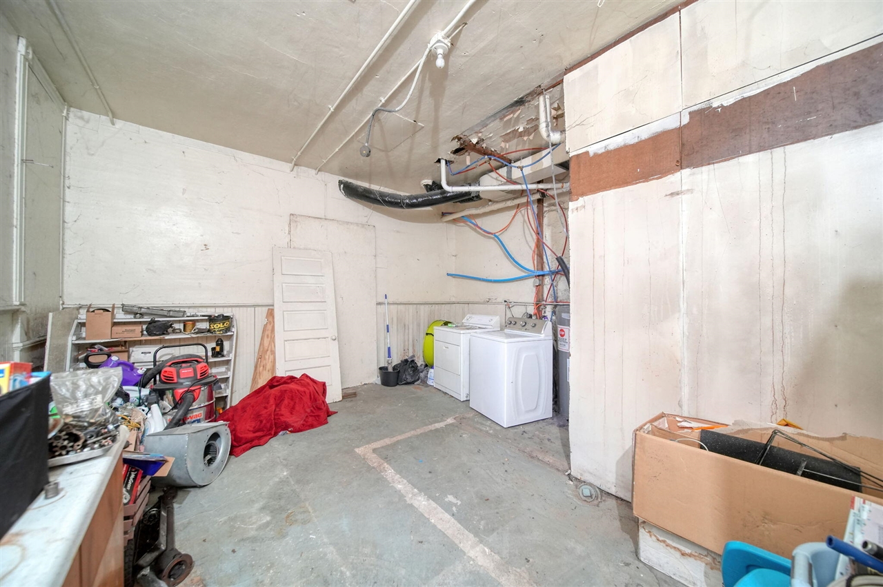 1302 Cooper Street, Jackson, MI, 49202-2355