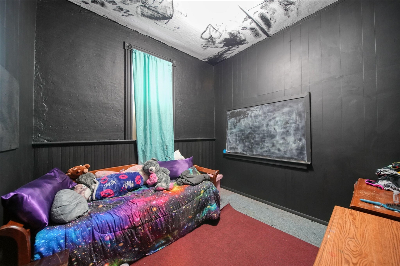 1302 Cooper Street, Jackson, MI, 49202-2355