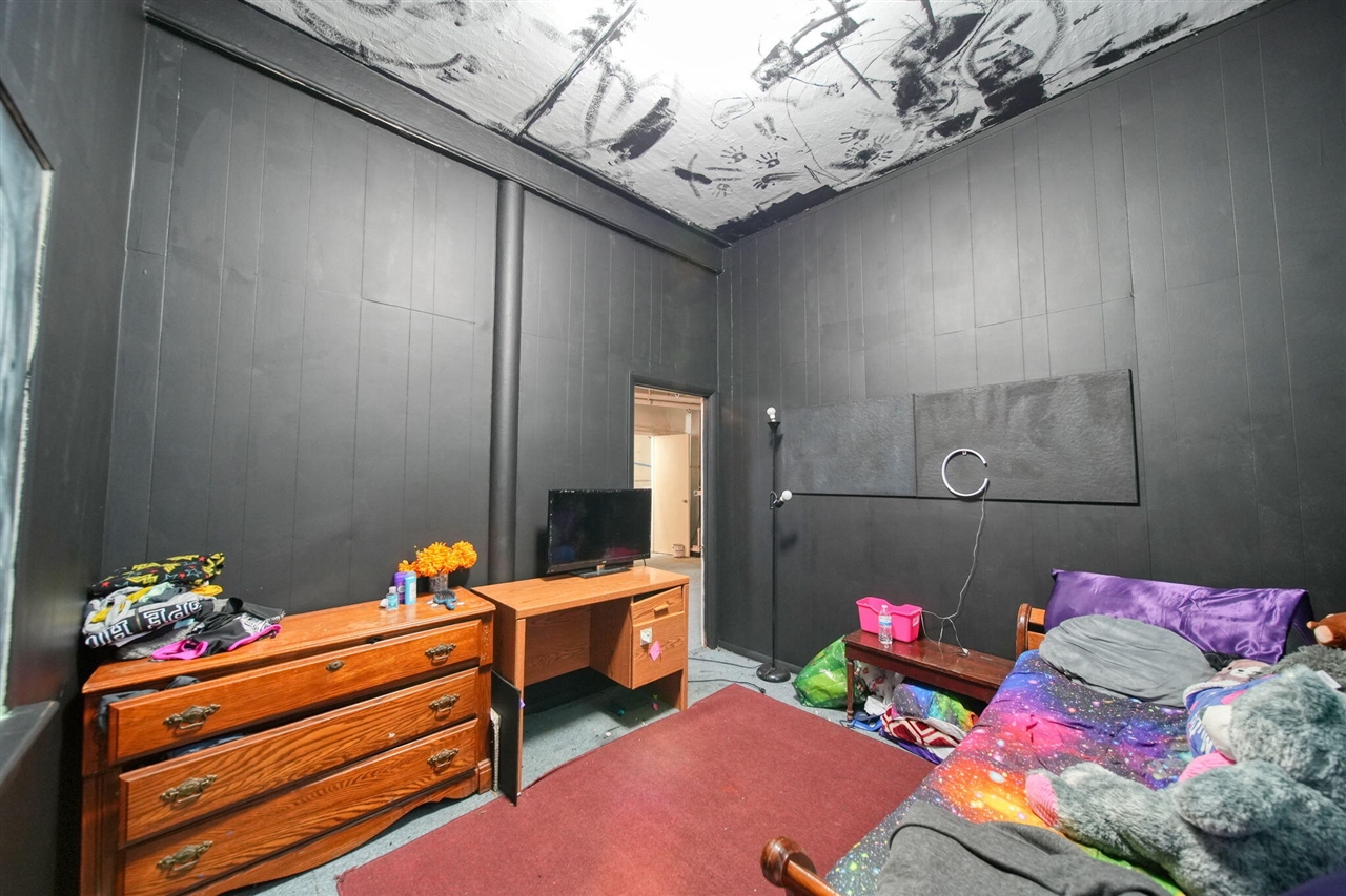 1302 Cooper Street, Jackson, MI, 49202-2355