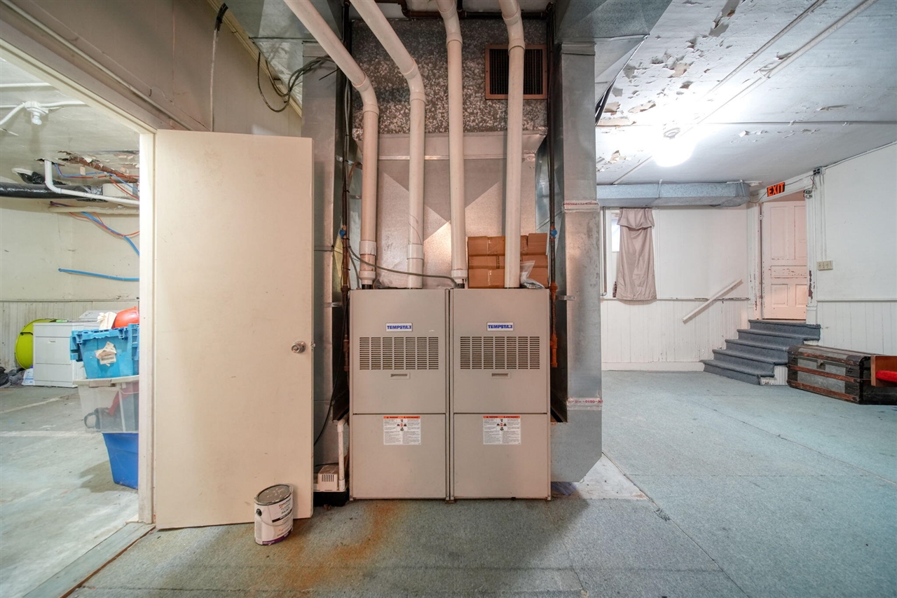 1302 Cooper Street, Jackson, MI, 49202-2355