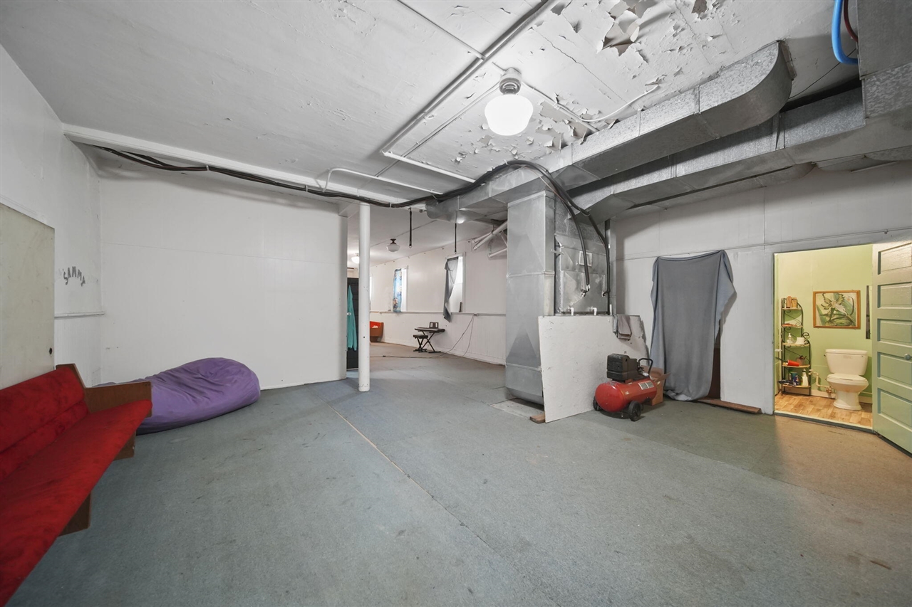 1302 Cooper Street, Jackson, MI, 49202-2355