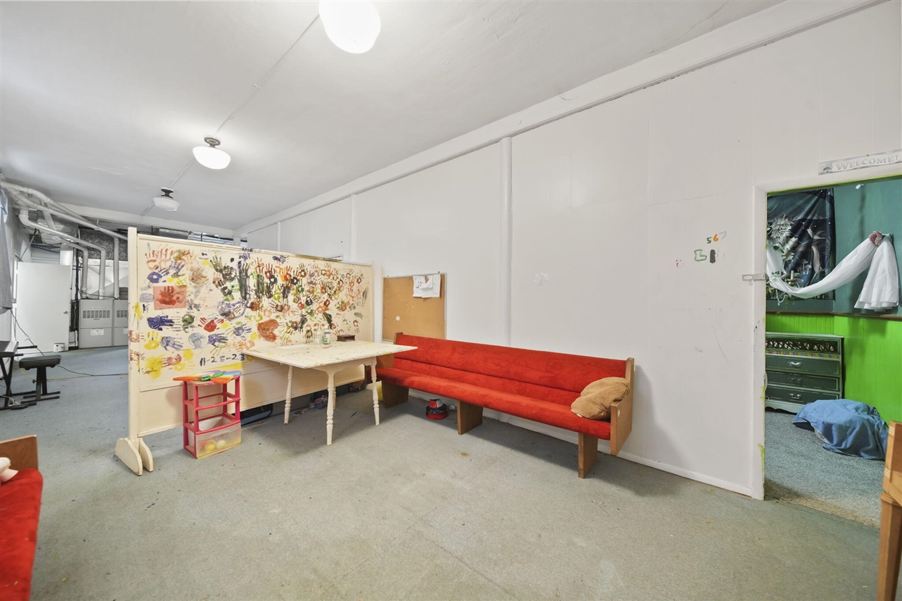 1302 Cooper Street, Jackson, MI, 49202-2355