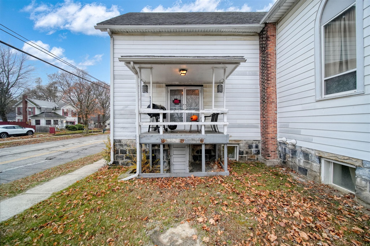 1302 Cooper Street, Jackson, MI, 49202-2355