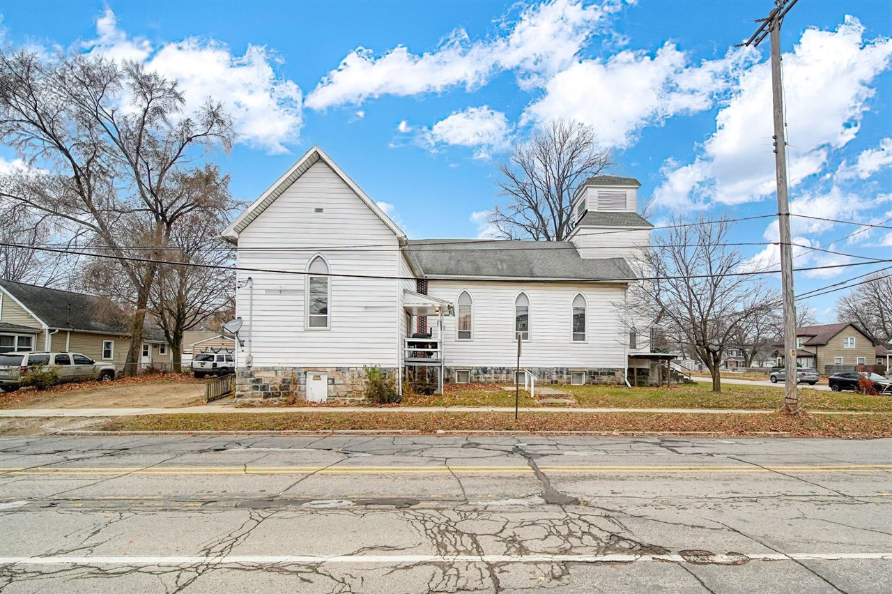 1302 Cooper Street, Jackson, MI, 49202-2355