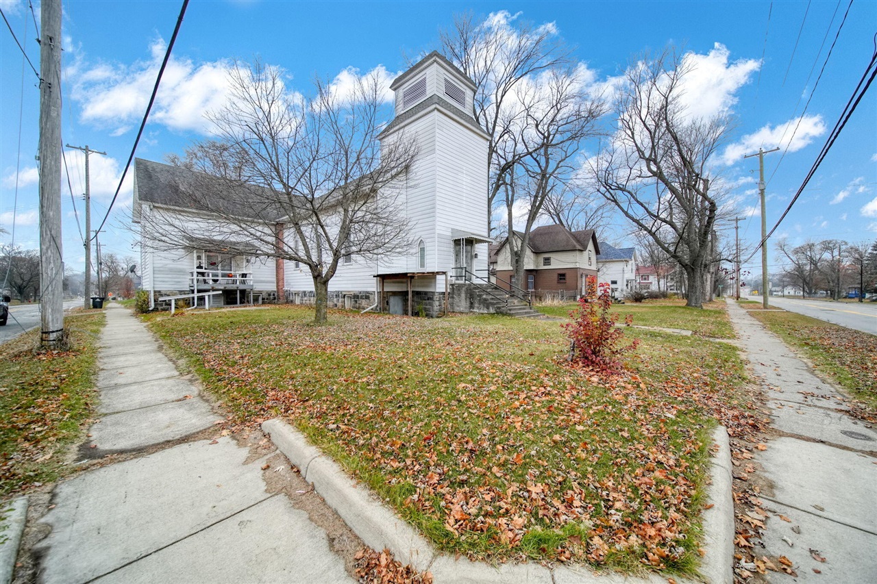 1302 Cooper Street, Jackson, MI, 49202-2355