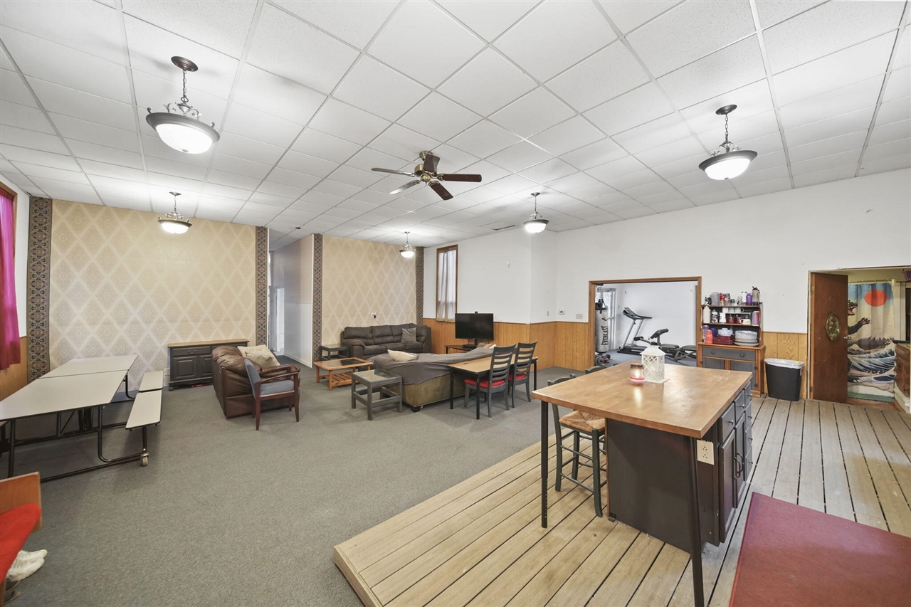 1302 Cooper Street, Jackson, MI, 49202-2355