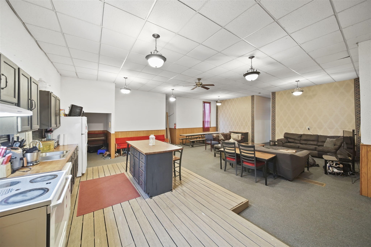 1302 Cooper Street, Jackson, MI, 49202-2355