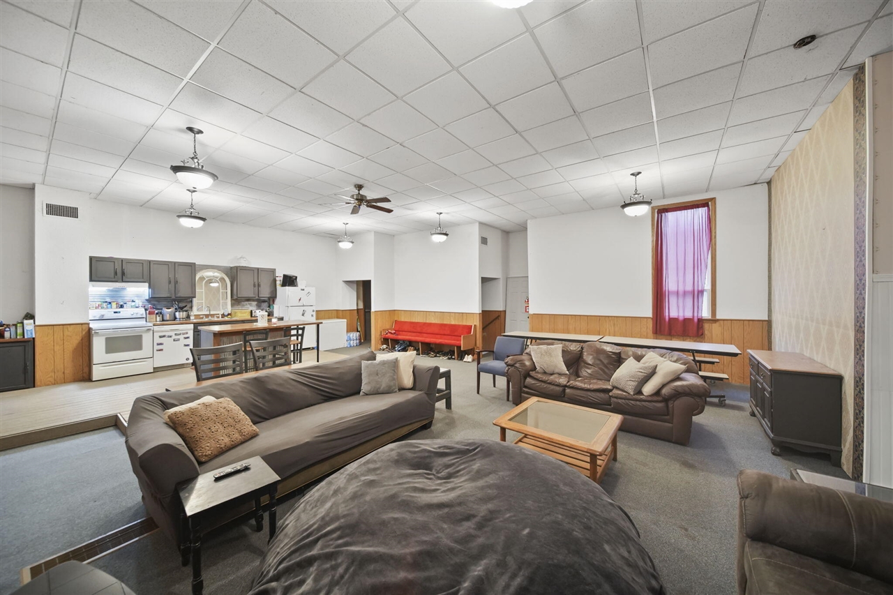 1302 Cooper Street, Jackson, MI, 49202-2355