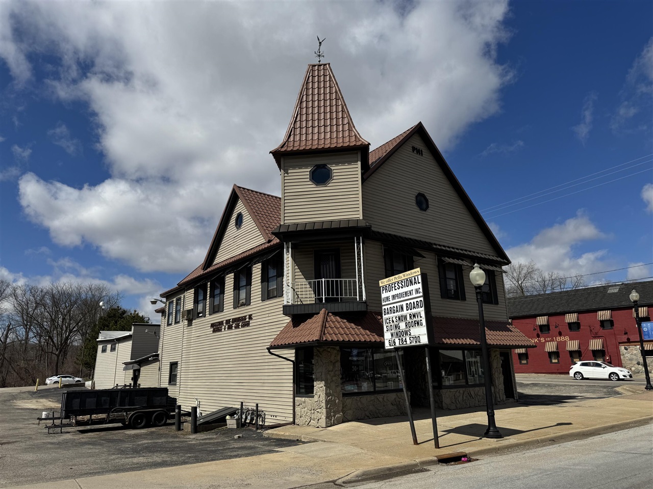 3955 W River Drive, Comstock Park, MI, 49321