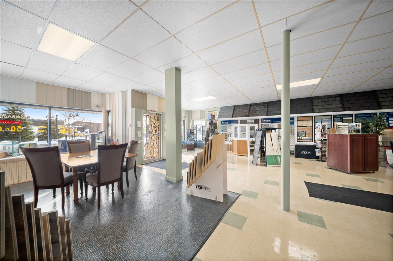 3955 W River Drive, Comstock Park, MI, 49321