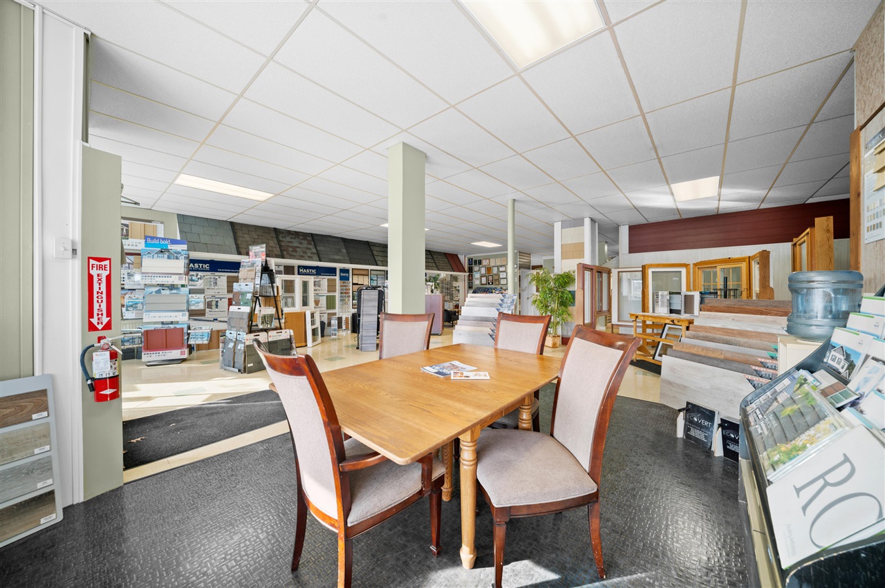 3955 W River Drive, Comstock Park, MI, 49321