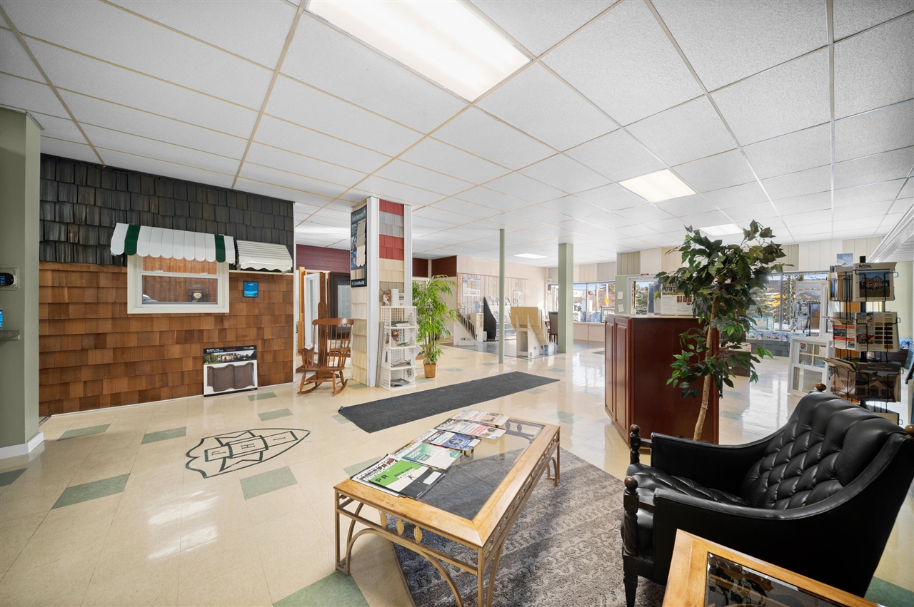 3955 W River Drive, Comstock Park, MI, 49321