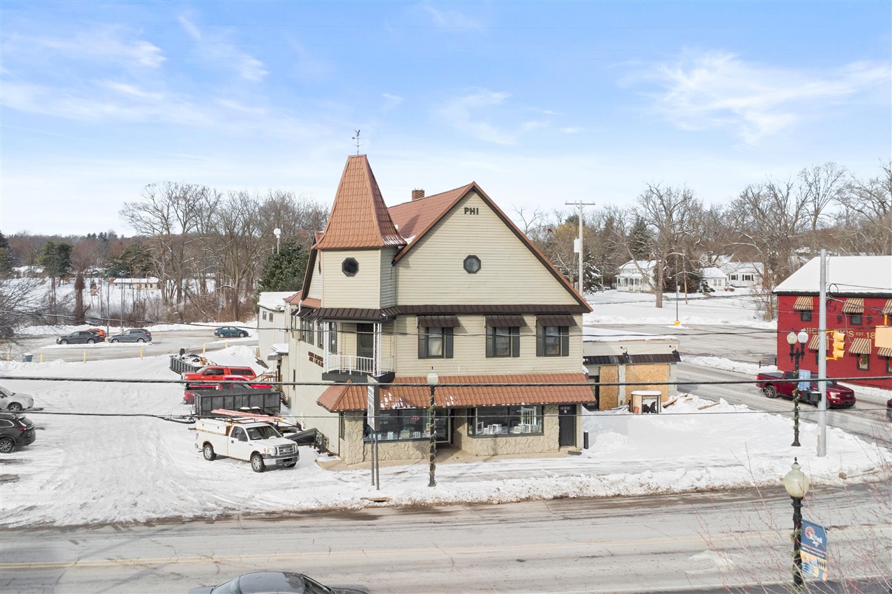 3955 W River Drive, Comstock Park, MI, 49321