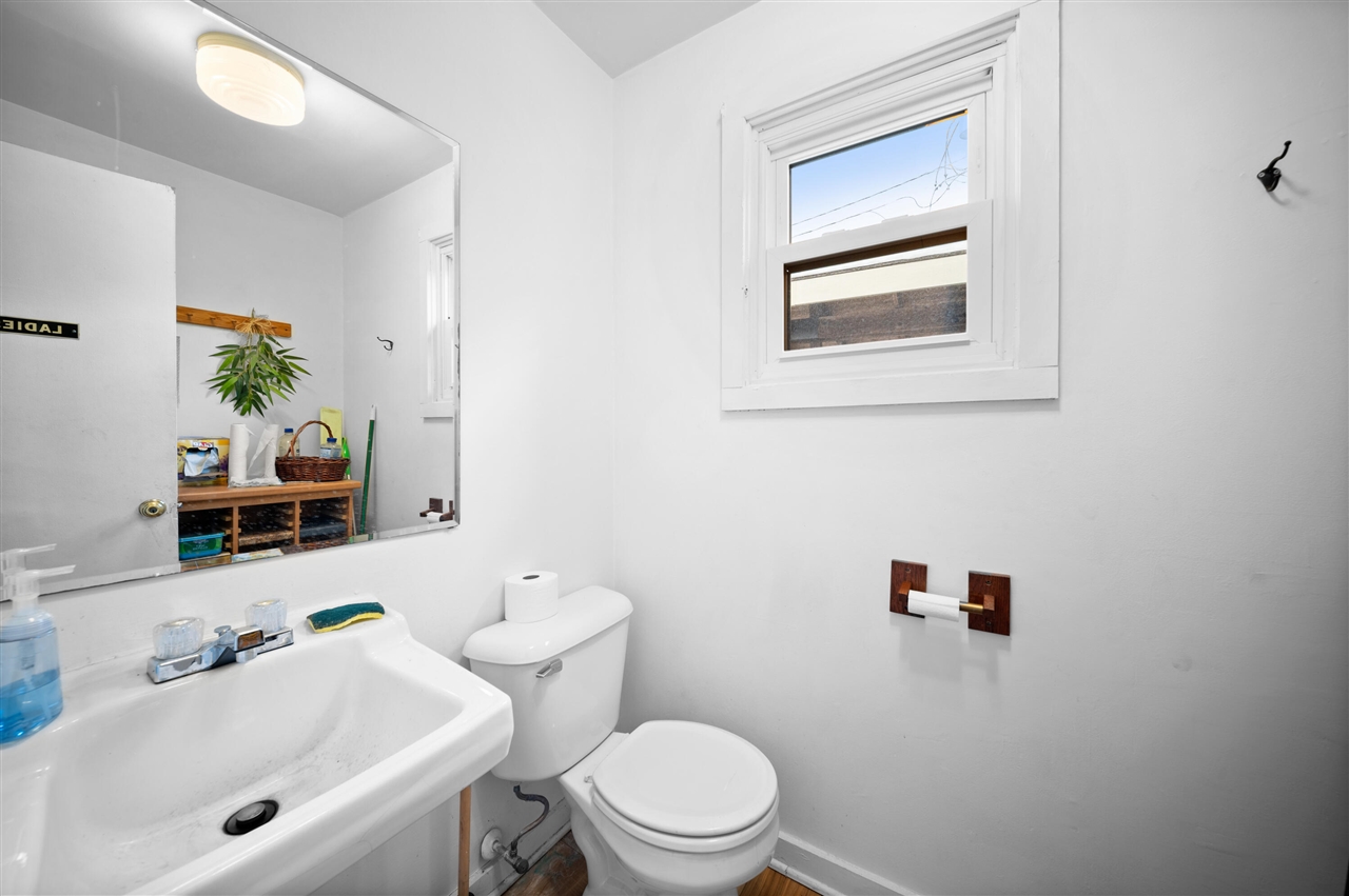 3955 W River Drive, Comstock Park, MI, 49321