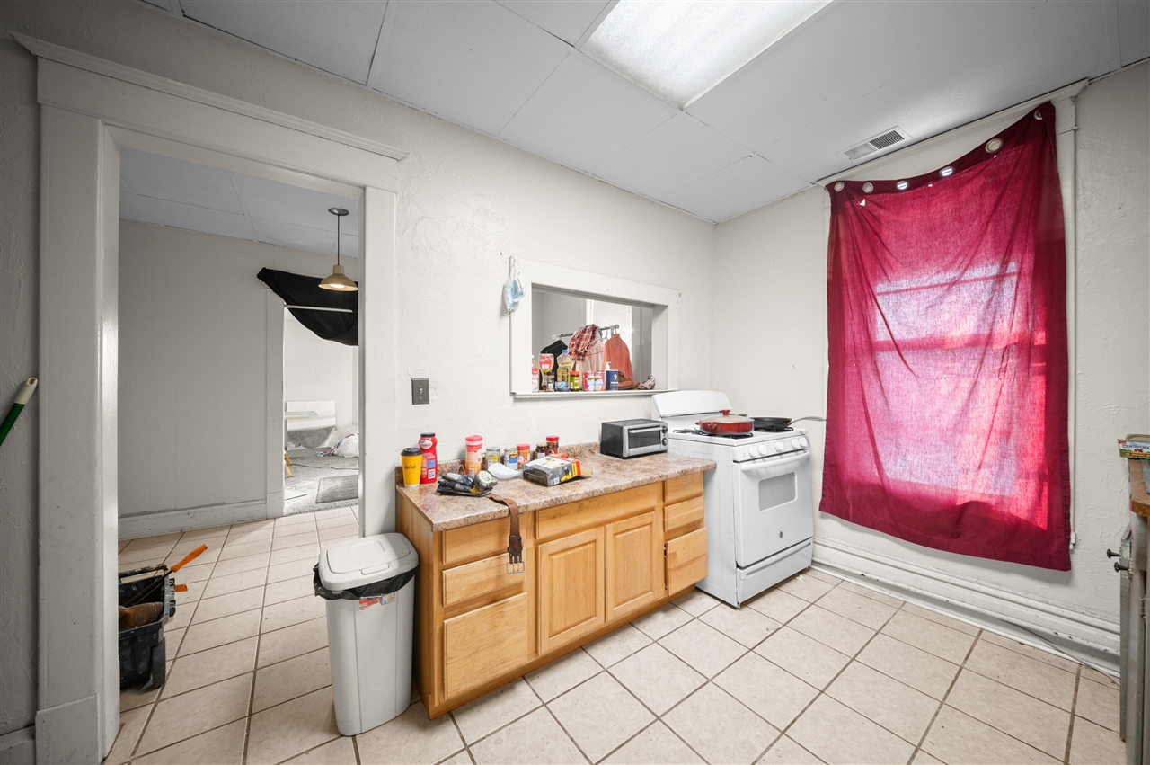 3955 W River Drive, Comstock Park, MI, 49321