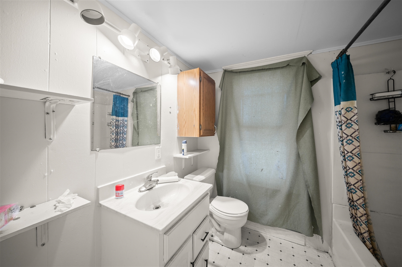 3955 W River Drive, Comstock Park, MI, 49321