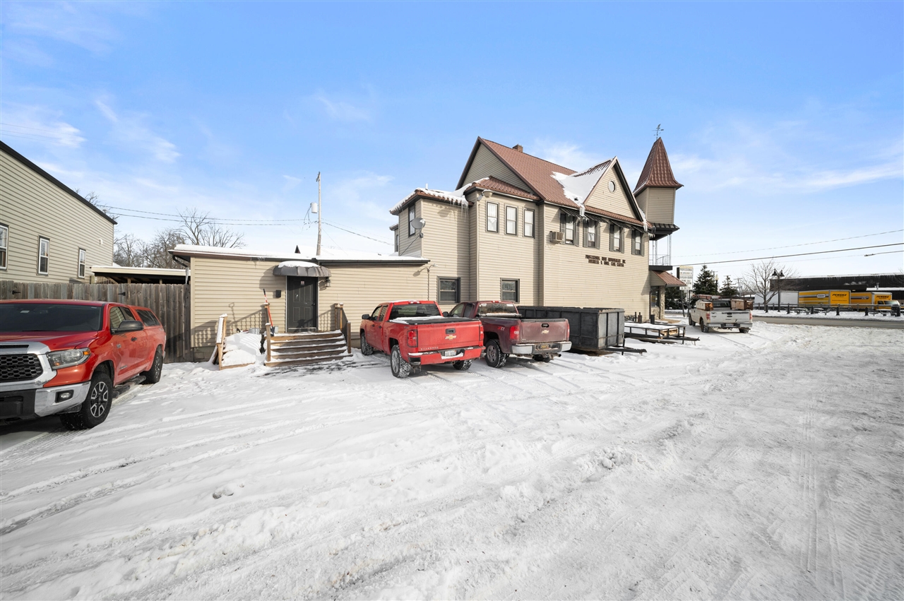 3955 W River Drive, Comstock Park, MI, 49321