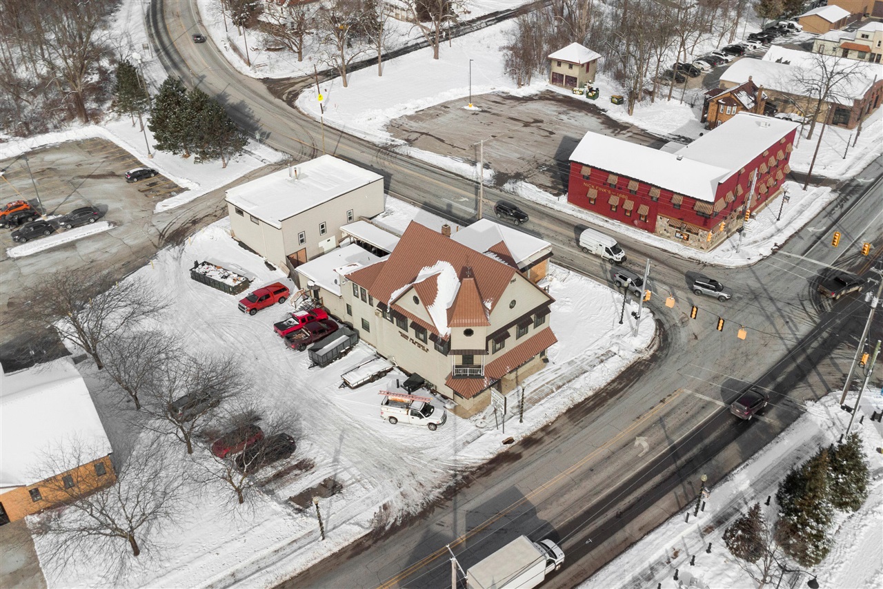 3955 W River Drive, Comstock Park, MI, 49321