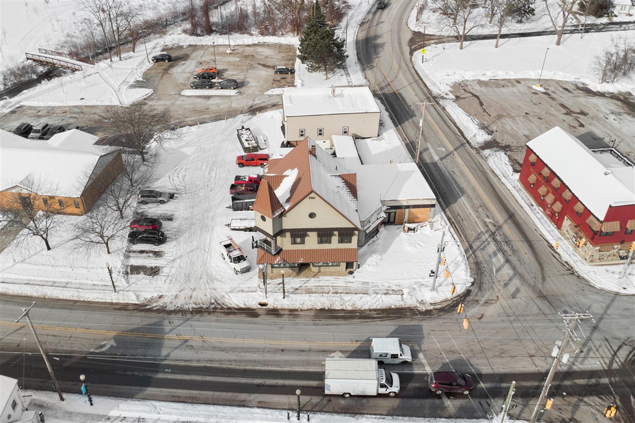 3955 W River Drive, Comstock Park, MI, 49321