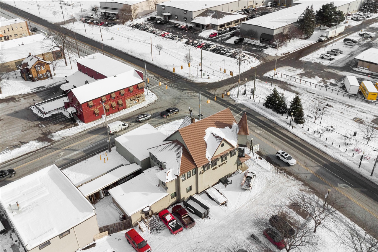 3955 W River Drive, Comstock Park, MI, 49321