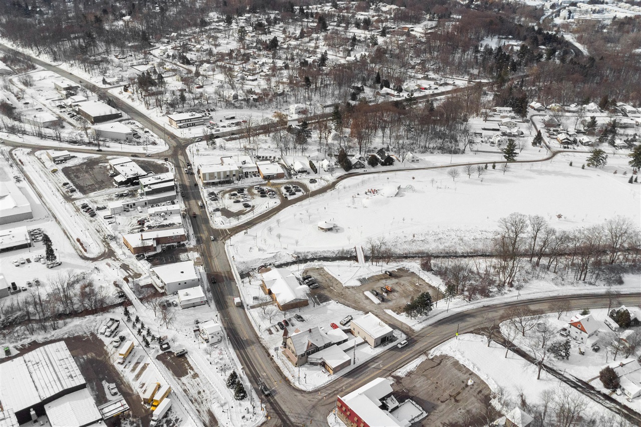 3955 W River Drive, Comstock Park, MI, 49321