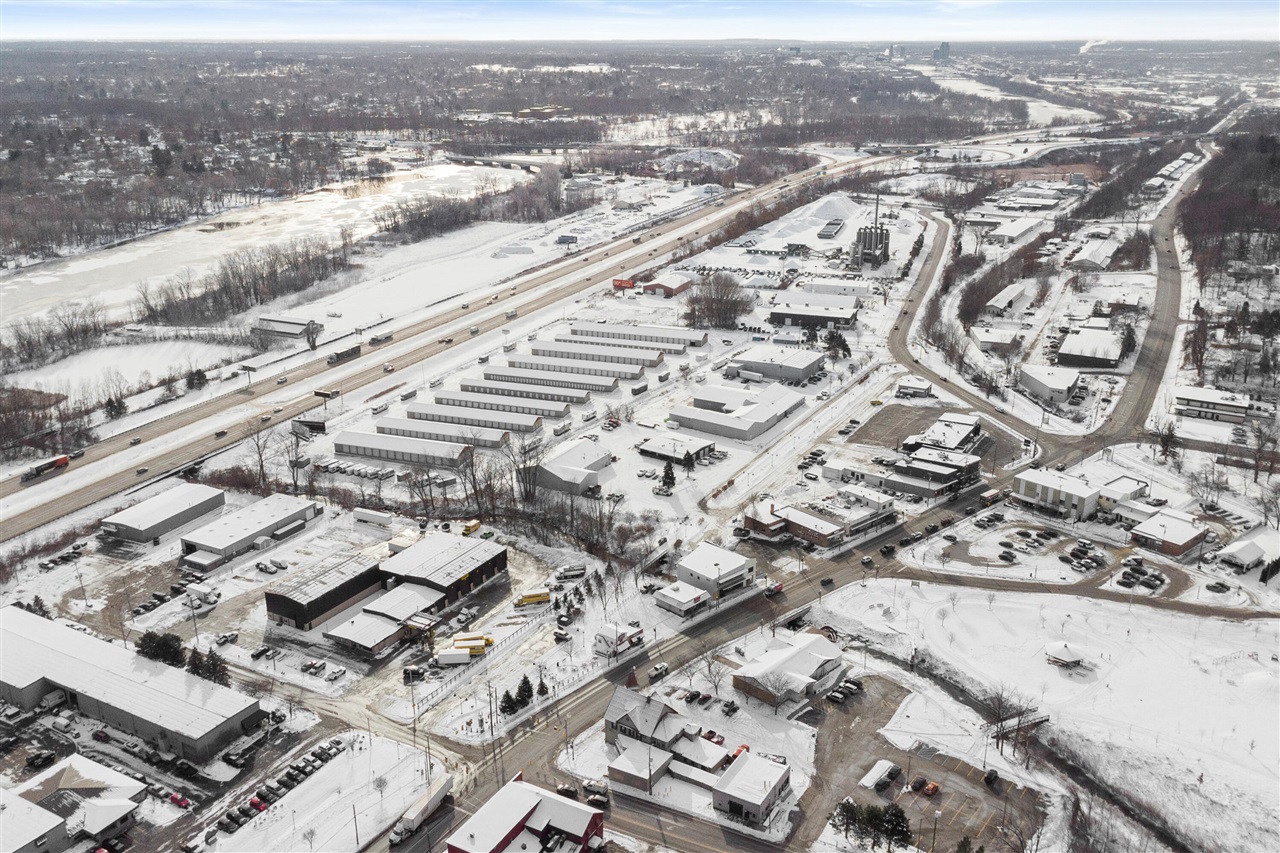 3955 W River Drive, Comstock Park, MI, 49321