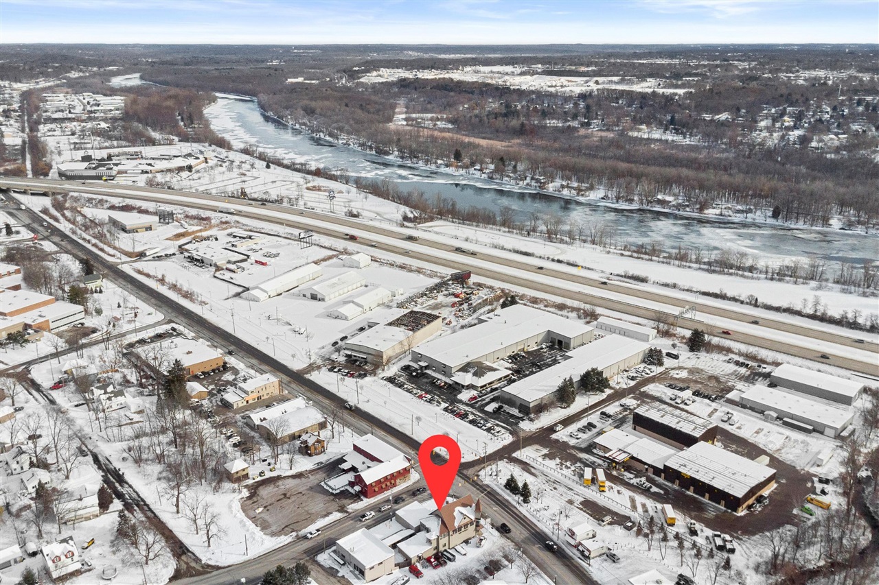 3955 W River Drive, Comstock Park, MI, 49321