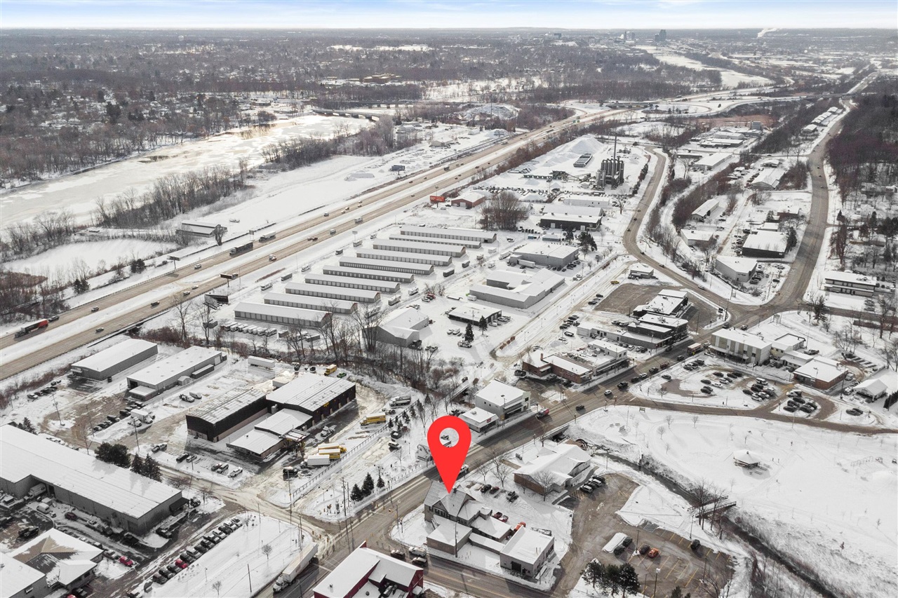 3955 W River Drive, Comstock Park, MI, 49321