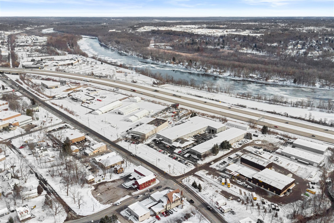 3955 W River Drive, Comstock Park, MI, 49321