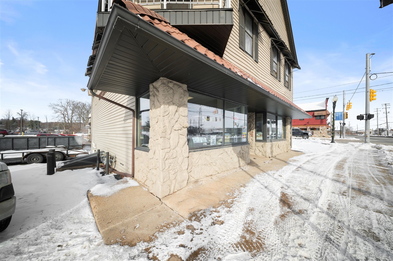 3955 W River Drive, Comstock Park, MI, 49321