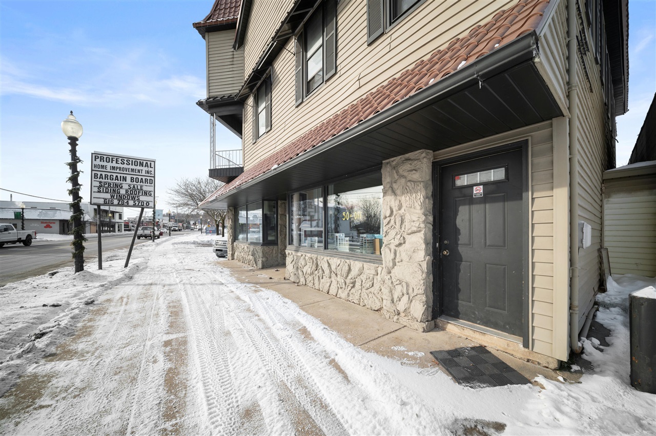 3955 W River Drive, Comstock Park, MI, 49321