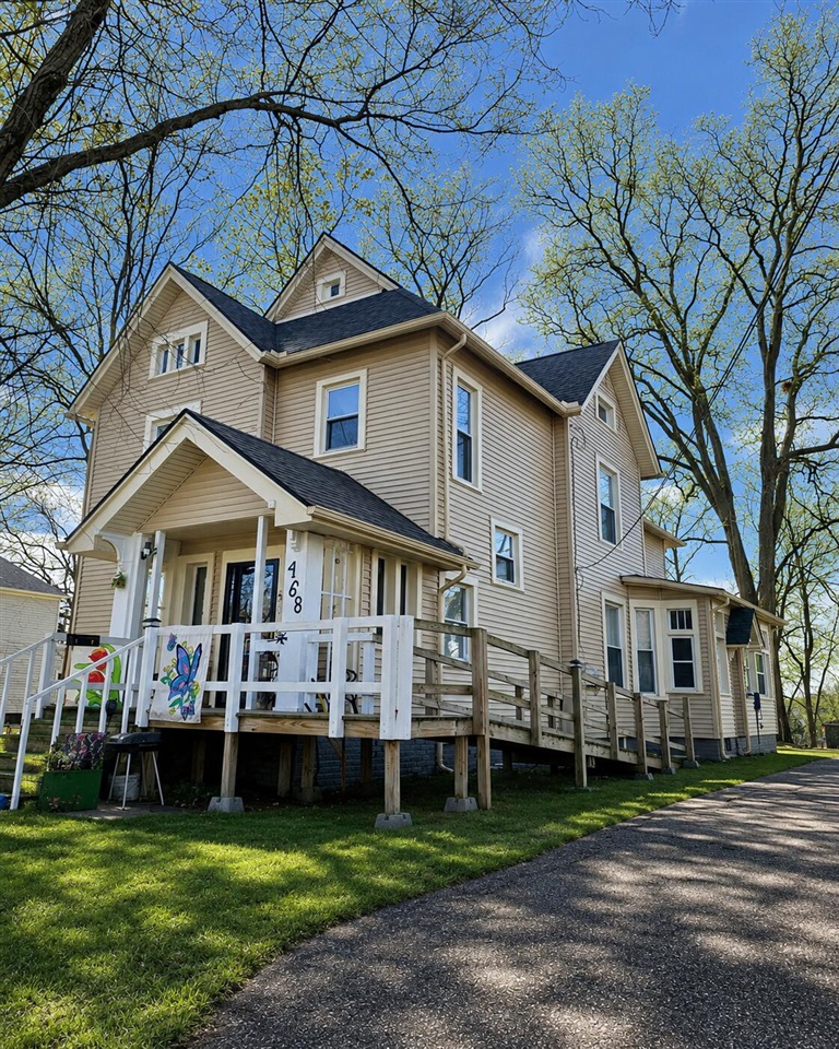 Listing Photo 2 - Condo for sale in building located at 468 Colfax Ave, Benton Harbor, MI 49022