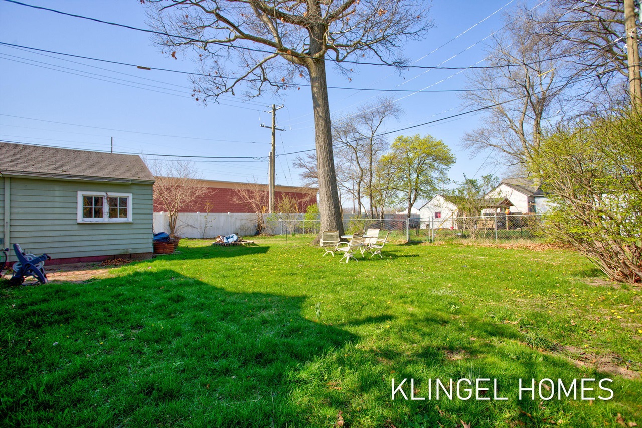 Homes for sale in Muskegon, MI | 947 Carlton St, Muskegon, MI 49442 | MLS# 70508155