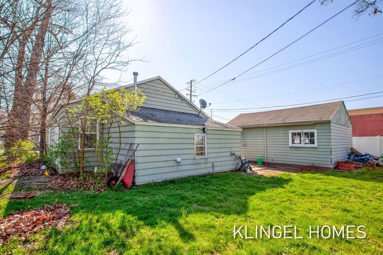 Homes for sale in Muskegon, MI | 947 Carlton St, Muskegon, MI 49442 | MLS# 70508155