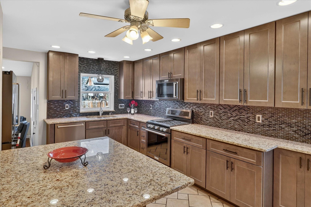 9 E Beech Street, Three Oaks, MI, 49128