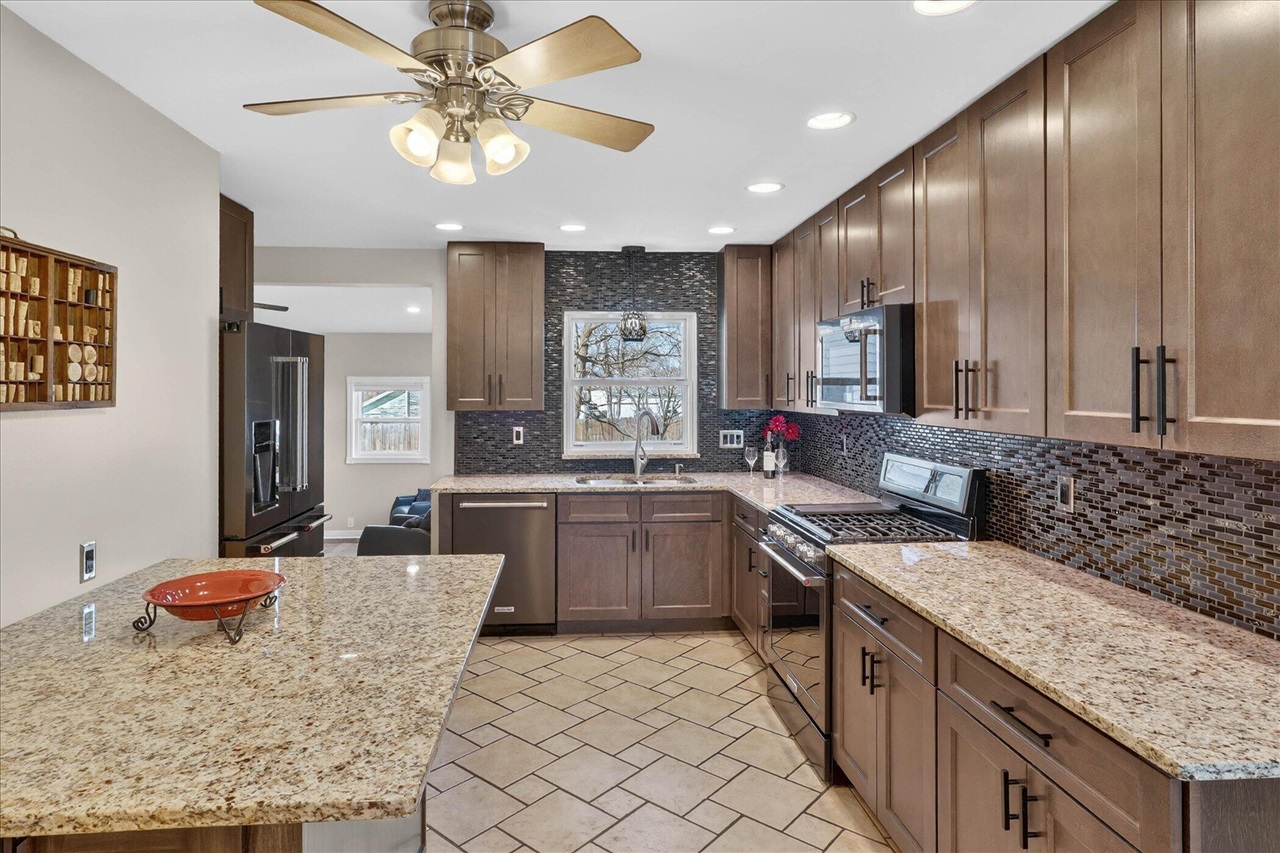 9 E Beech Street, Three Oaks, MI, 49128