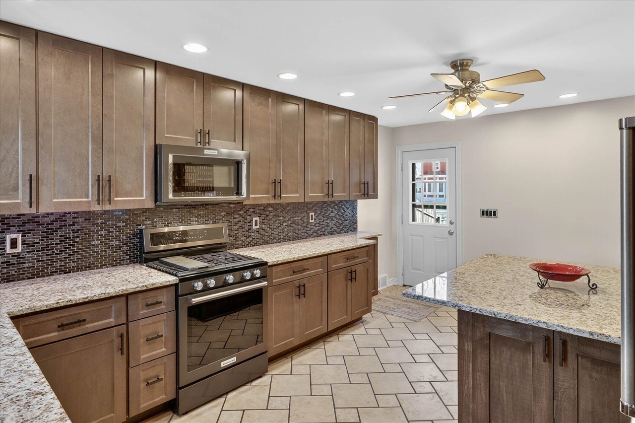 9 E Beech Street, Three Oaks, MI, 49128