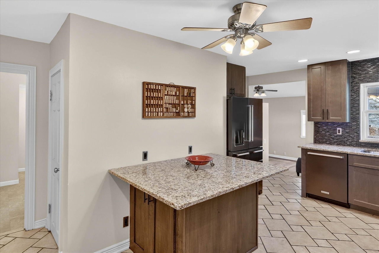 9 E Beech Street, Three Oaks, MI, 49128