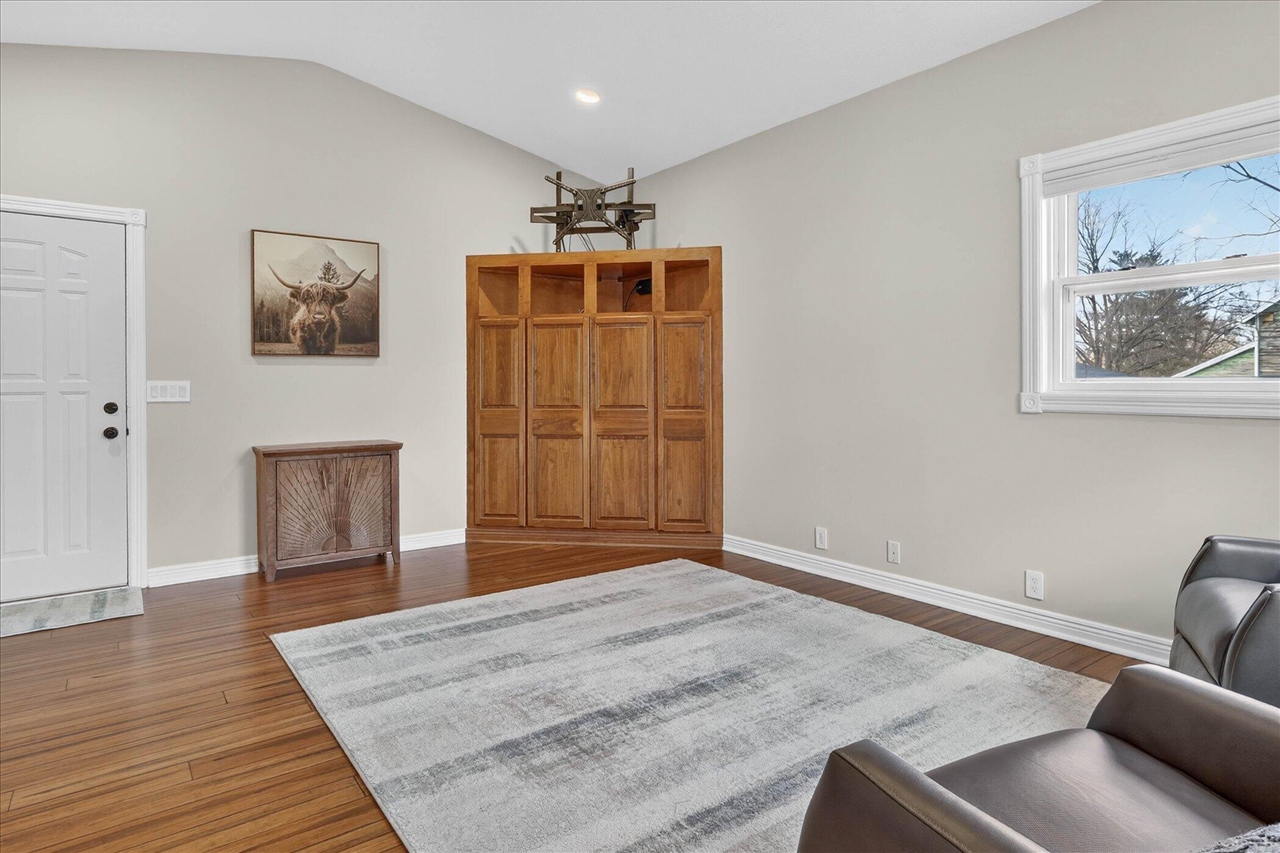 9 E Beech Street, Three Oaks, MI, 49128