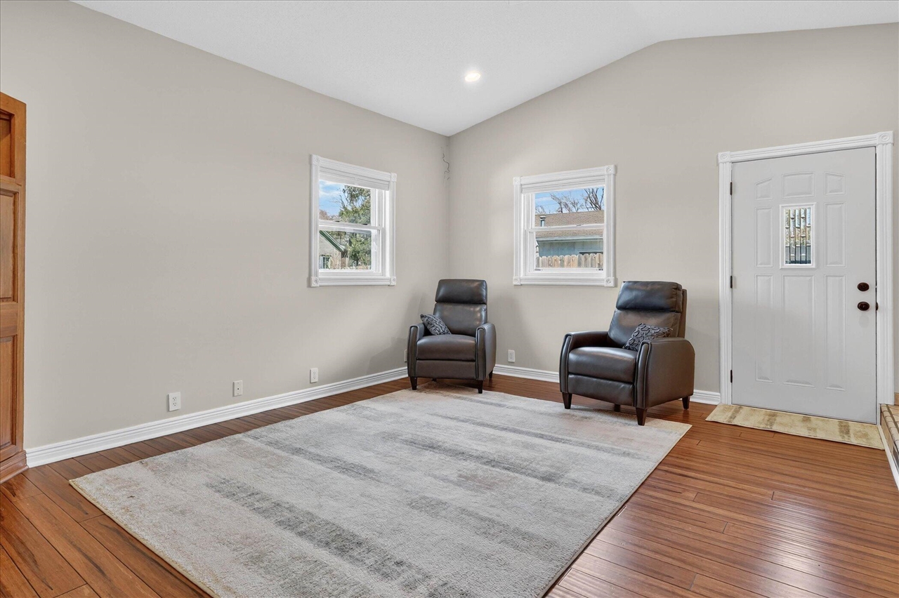 9 E Beech Street, Three Oaks, MI, 49128