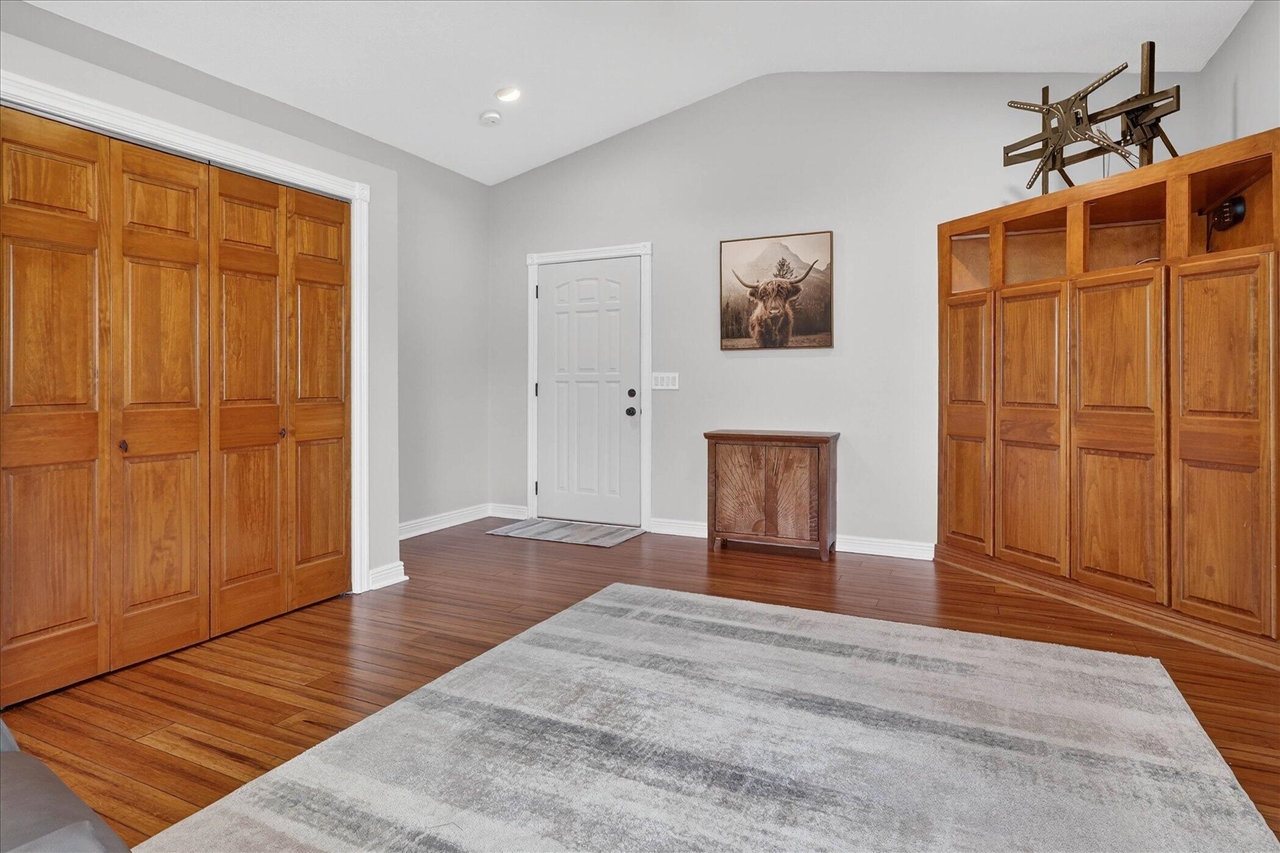 9 E Beech Street, Three Oaks, MI, 49128