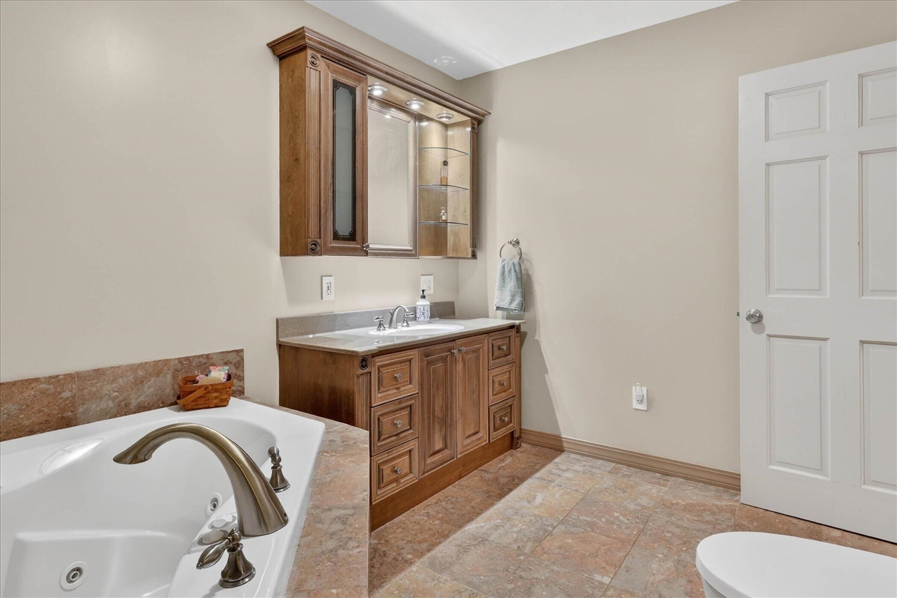 9 E Beech Street, Three Oaks, MI, 49128