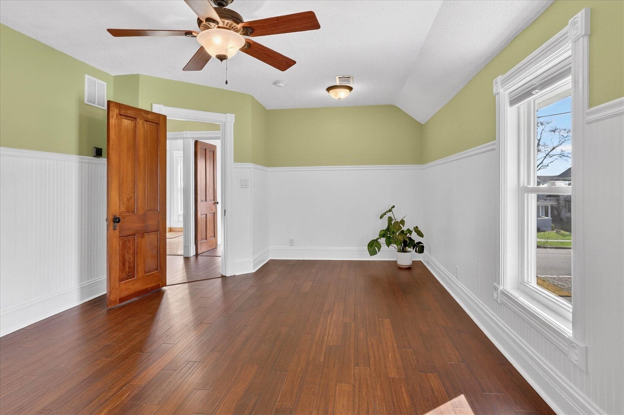 9 E Beech Street, Three Oaks, MI, 49128