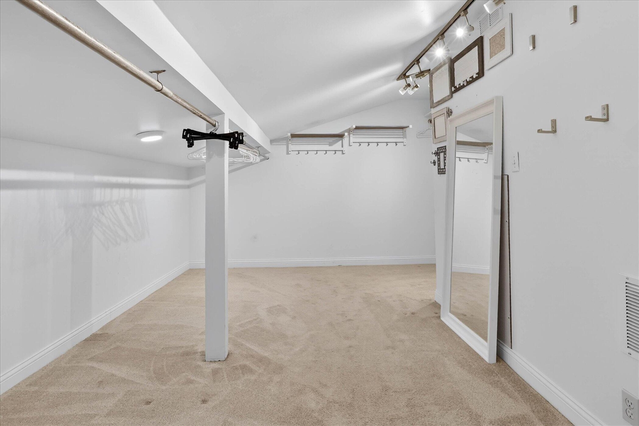 9 E Beech Street, Three Oaks, MI, 49128