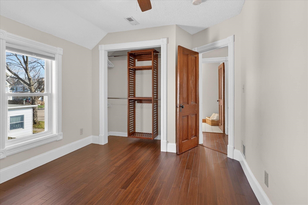 9 E Beech Street, Three Oaks, MI, 49128