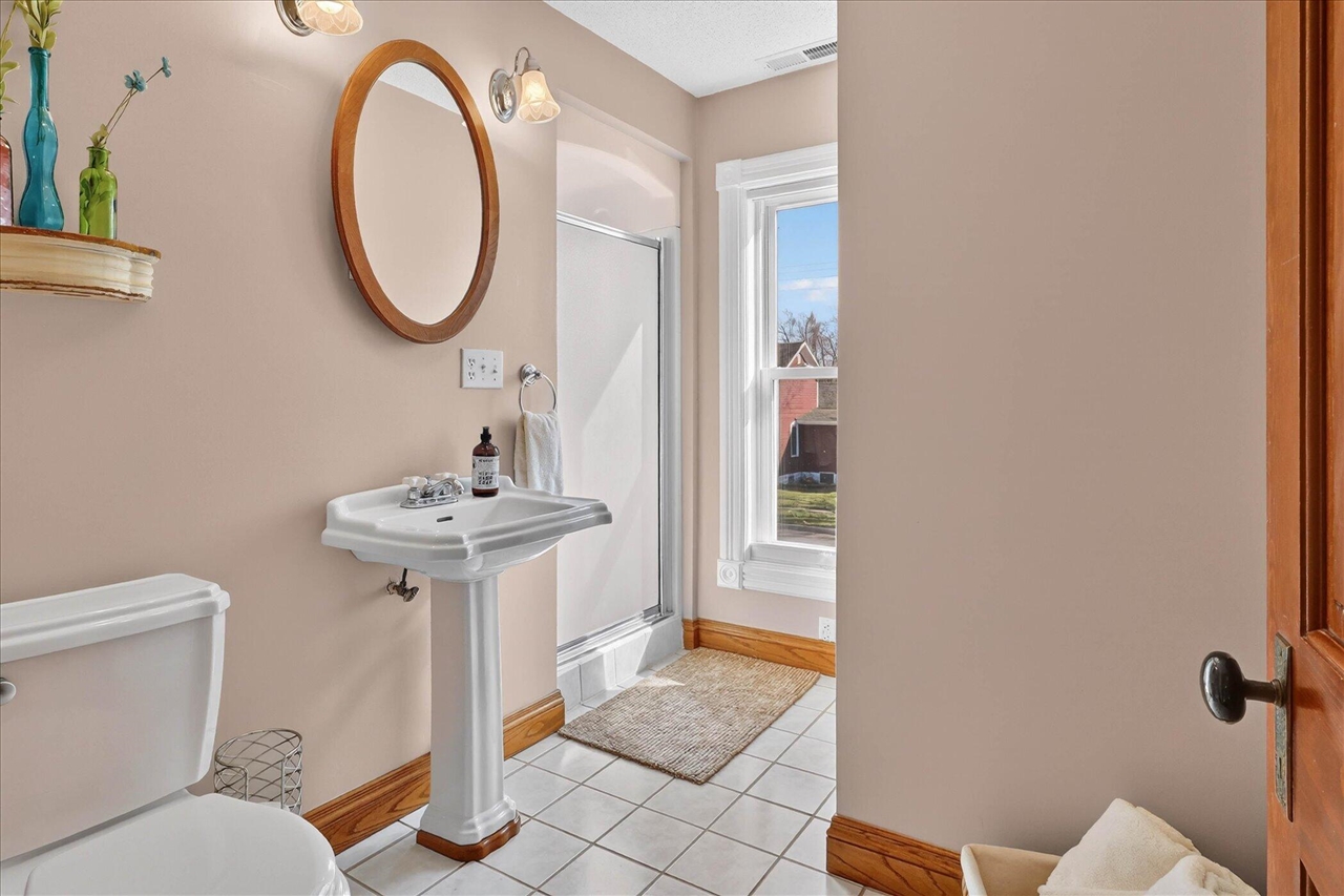 9 E Beech Street, Three Oaks, MI, 49128