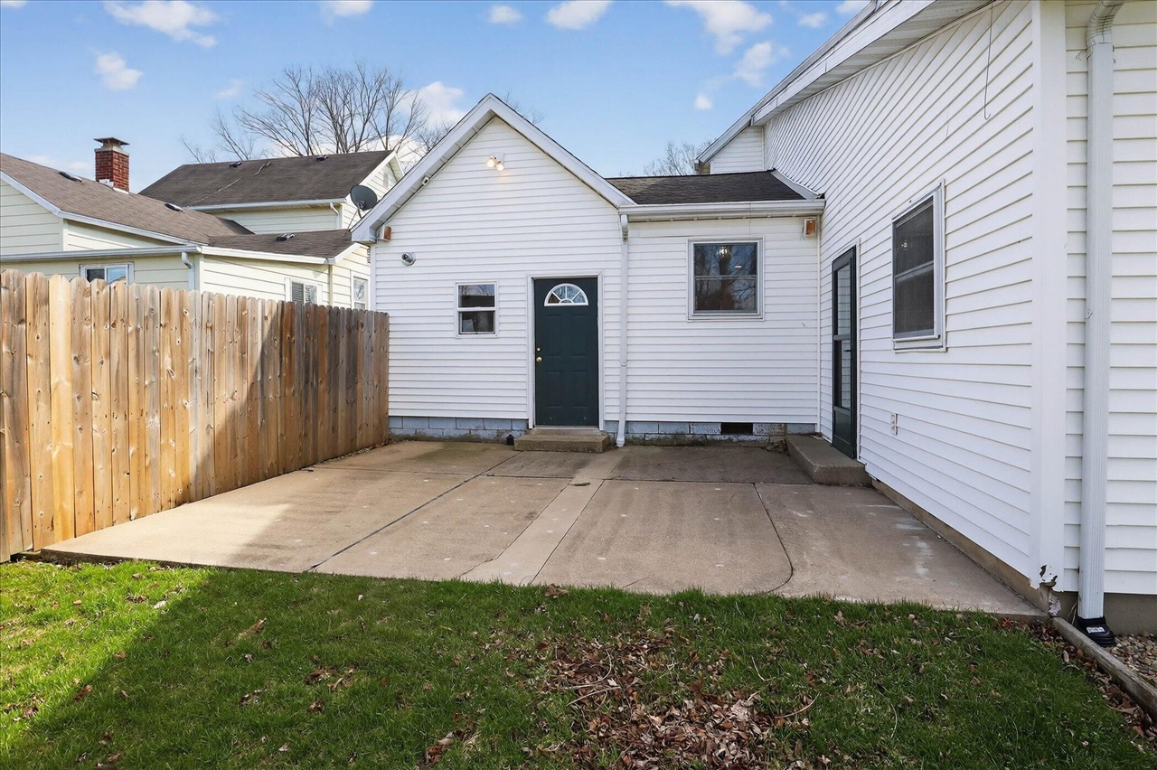 9 E Beech Street, Three Oaks, MI, 49128