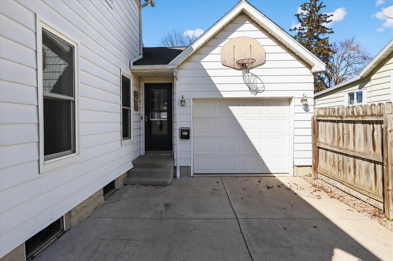 9 E Beech Street, Three Oaks, MI, 49128